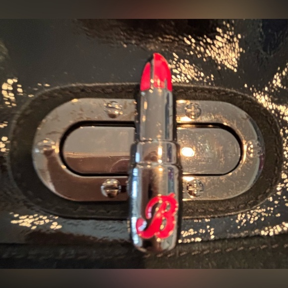 VINTAGE: Betsey Johnson | patent leather & suede lipstick handbag. - Picture 6 of 16